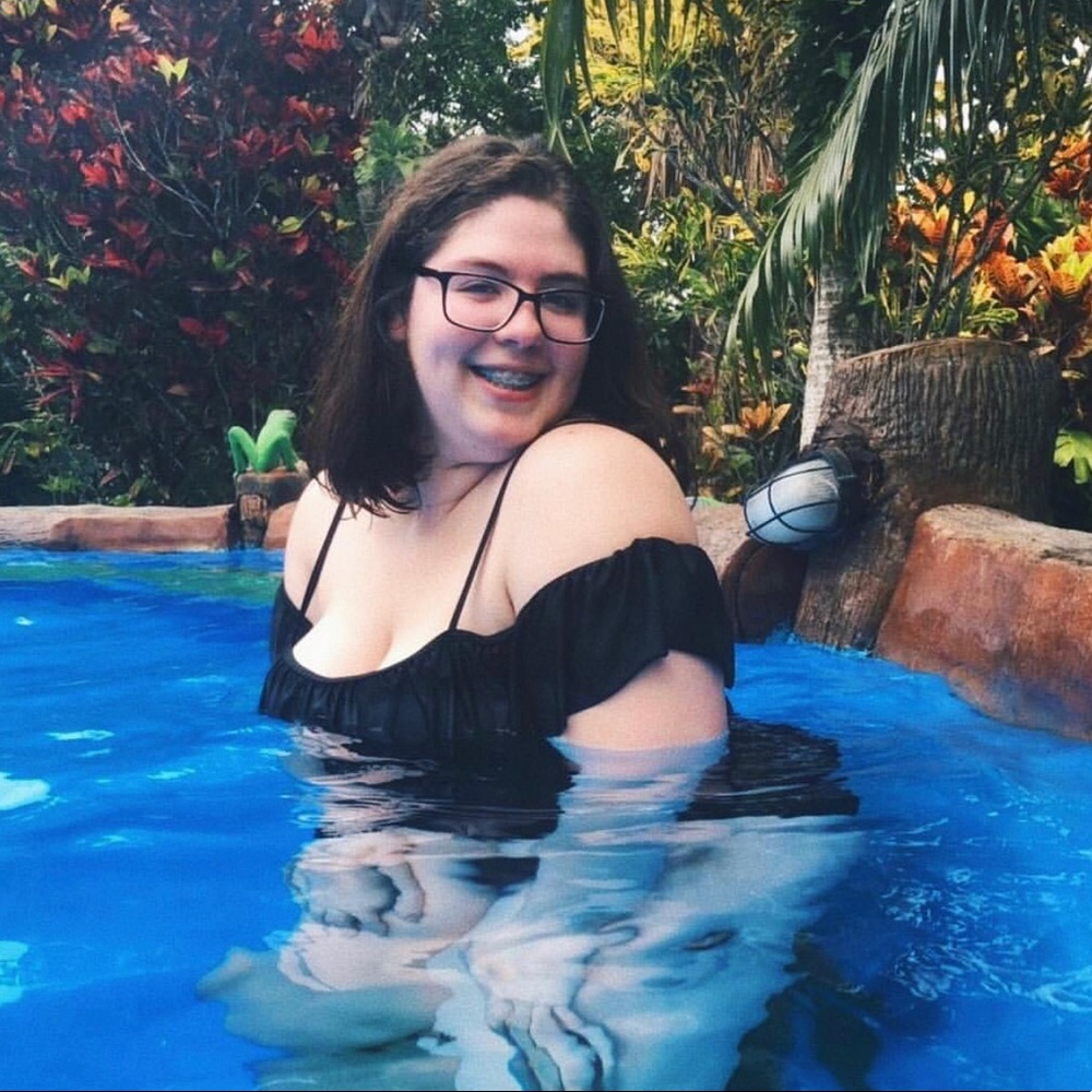 Meet your Posher, Alondra
